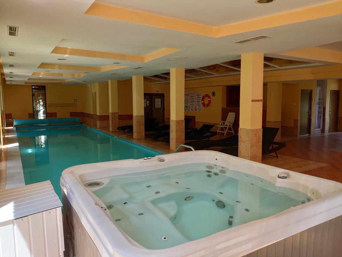 Coke Wellness Apartman Siófok Exteriör bild